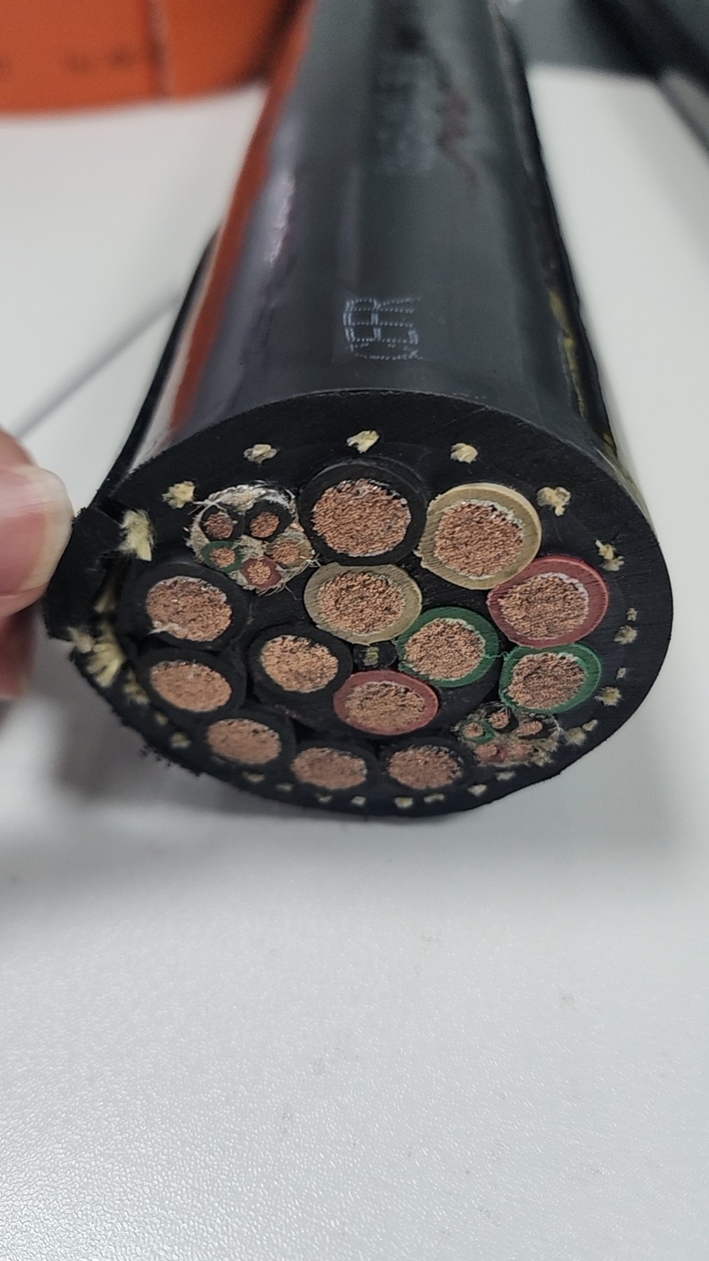Large multi-core cable cross section